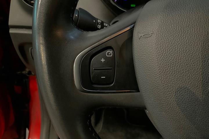 Rød Renault Captur fra 2016