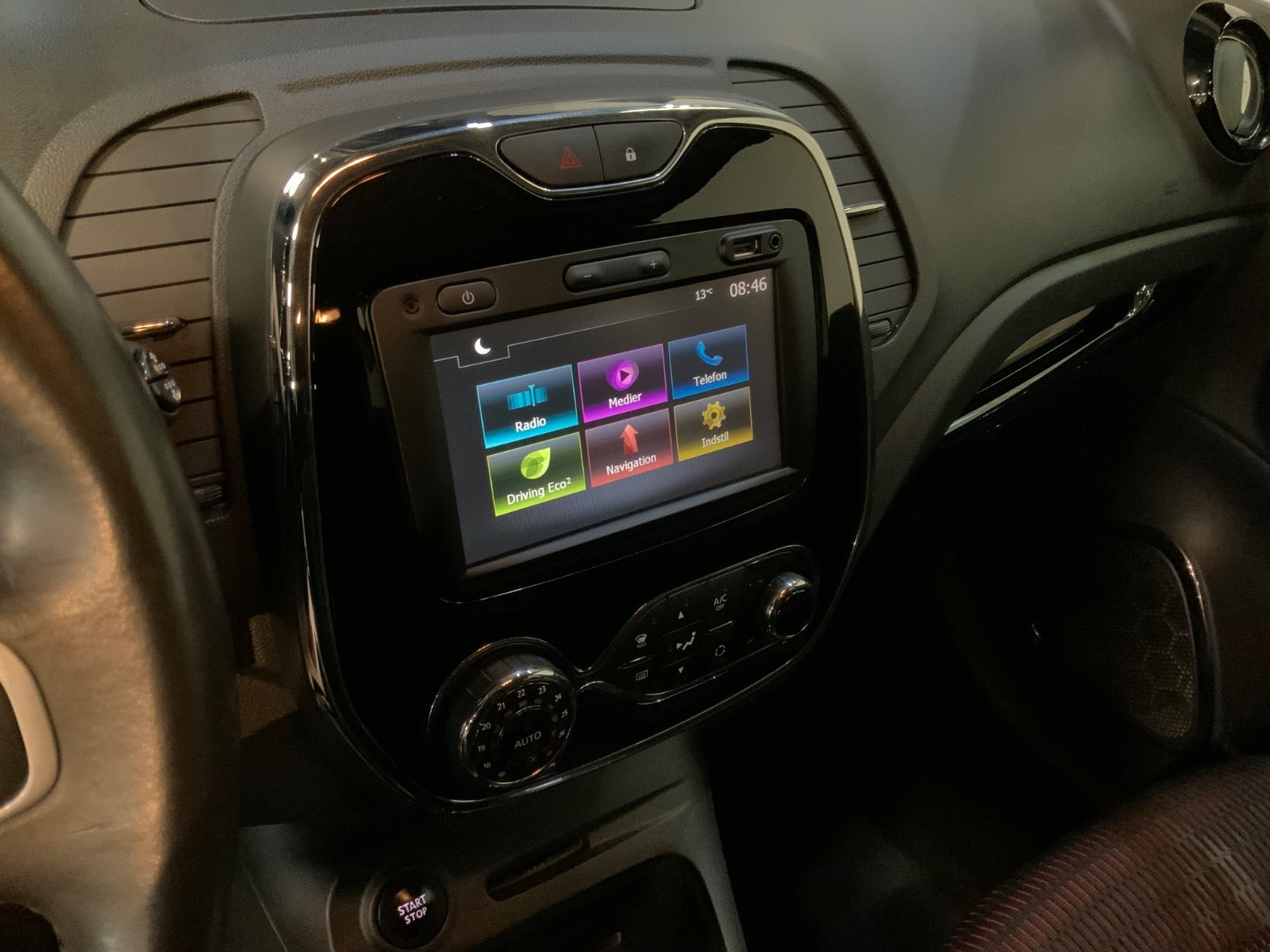 Rød Renault Captur fra 2016