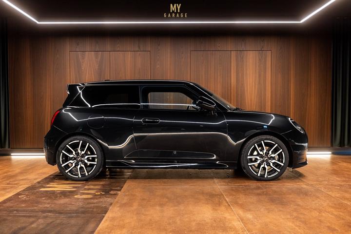 Sort Mini Cooper SE fra 2025
