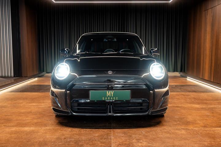 Sort Mini Cooper SE fra 2025