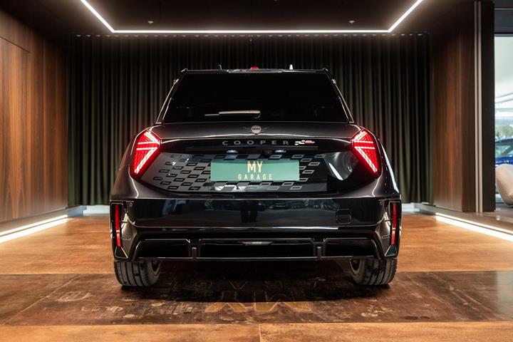Sort Mini Cooper E fra 2025