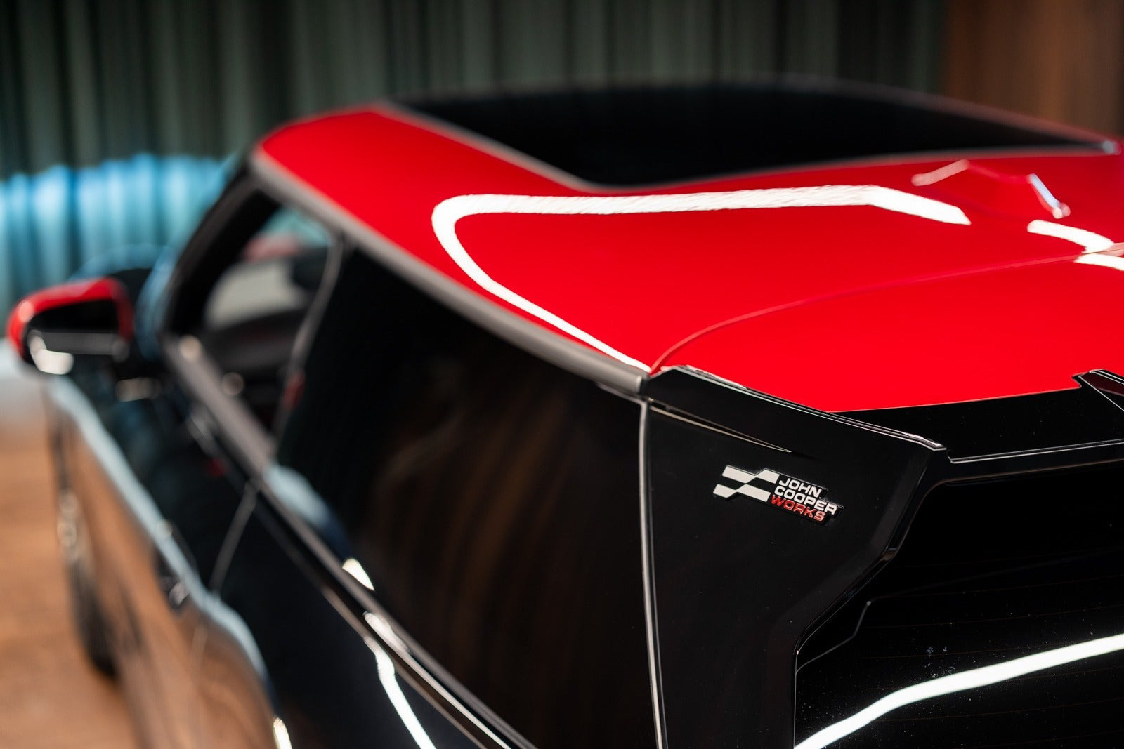 Sort Mini Cooper E fra 2025