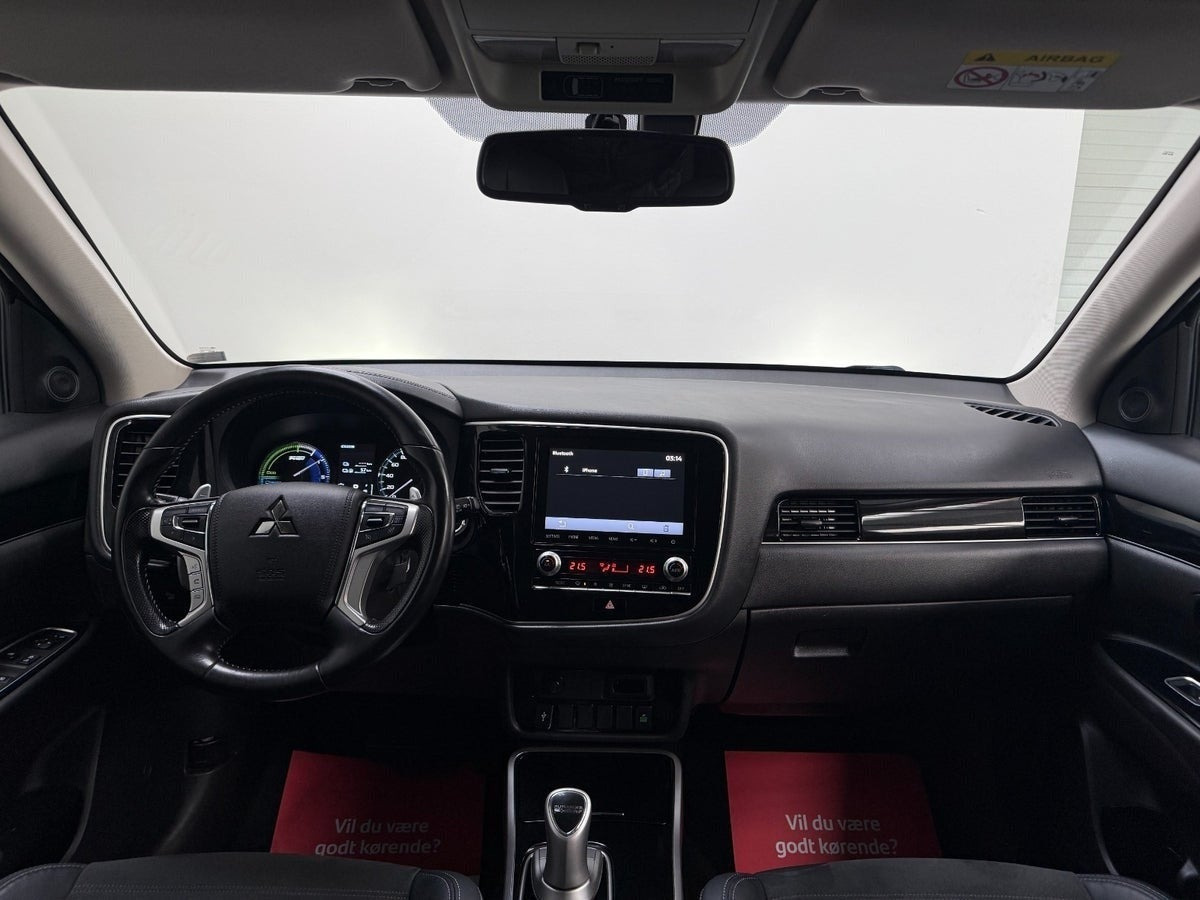 Sort Mitsubishi Outlander fra 2020