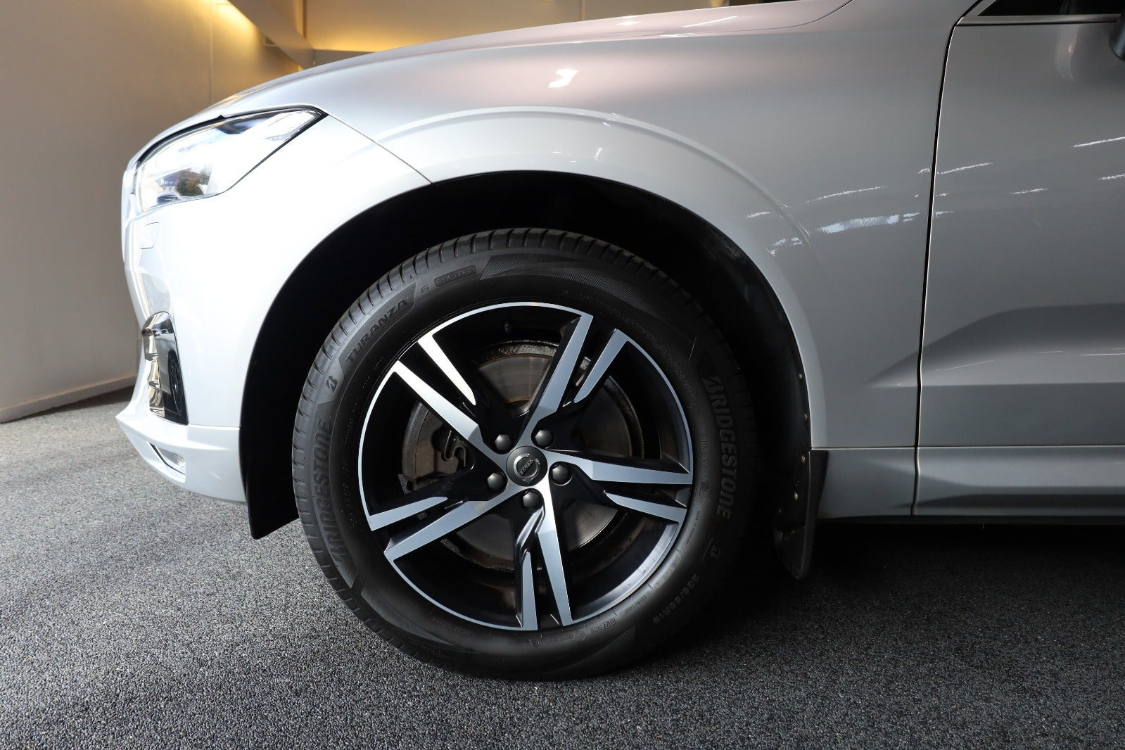 Sølv Volvo XC60 fra 2019