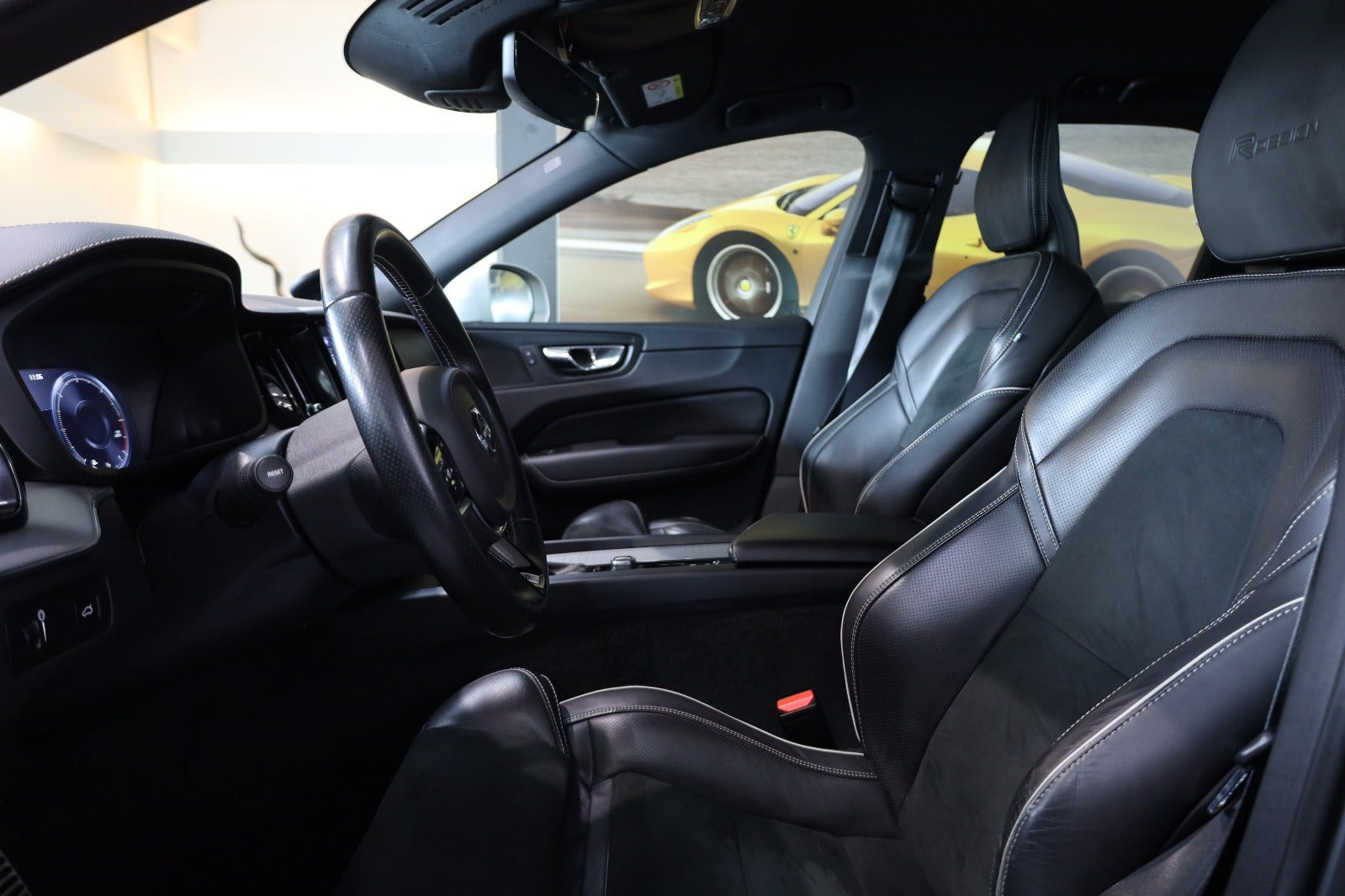Sølv Volvo XC60 fra 2019