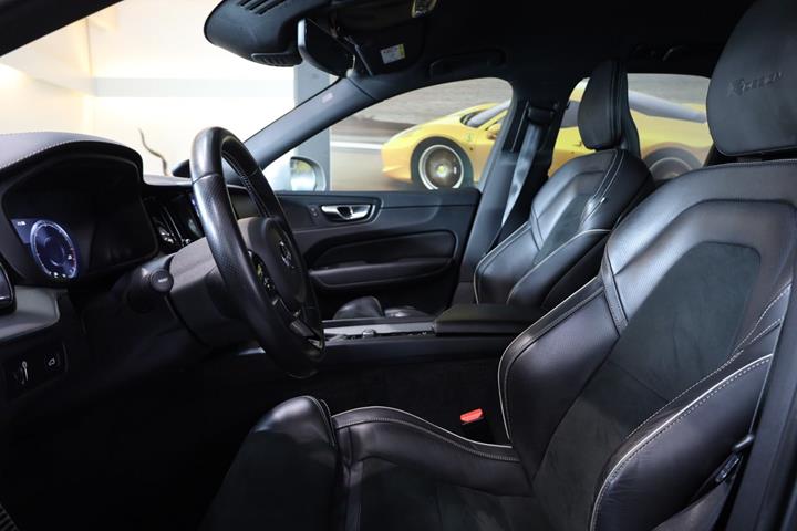 Sølv Volvo XC60 fra 2019
