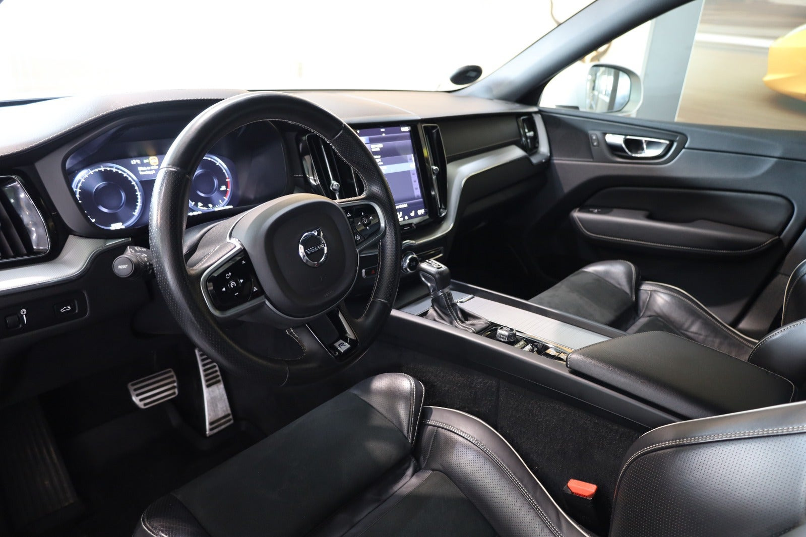 Sølv Volvo XC60 fra 2019