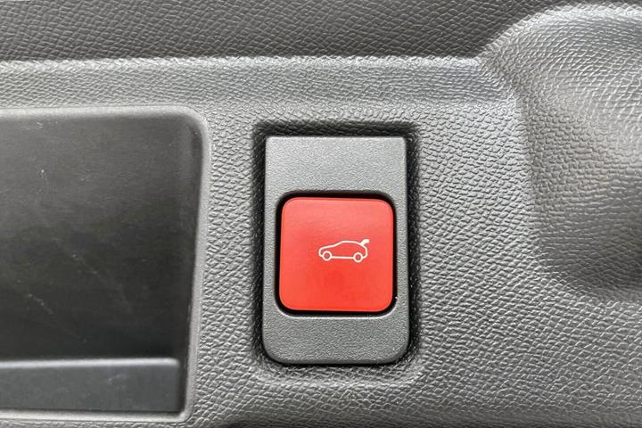 Grå Opel Grandland-e fra 2025