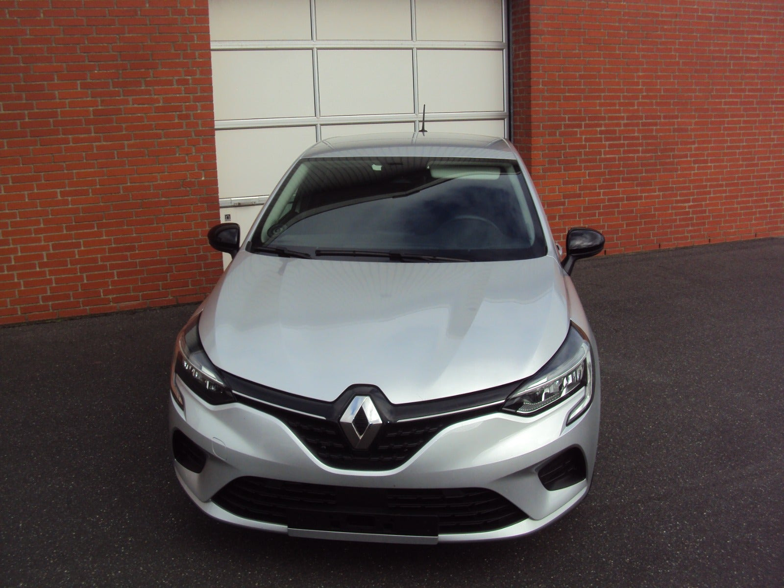 Sølv Renault Clio V fra 2023