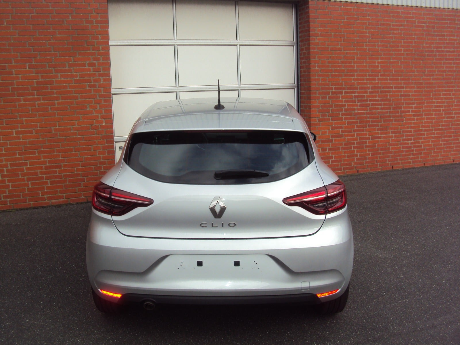 Sølv Renault Clio V fra 2023