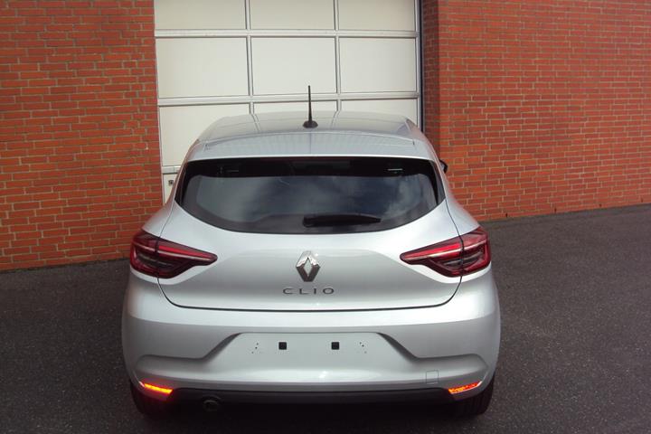 Sølv Renault Clio V fra 2023