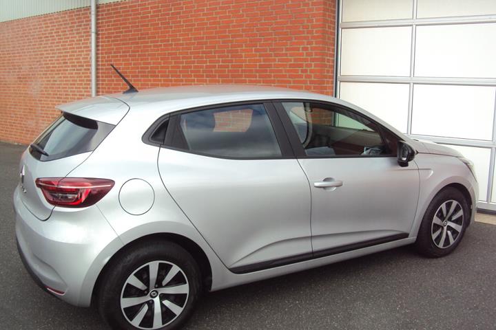 Sølv Renault Clio V fra 2023