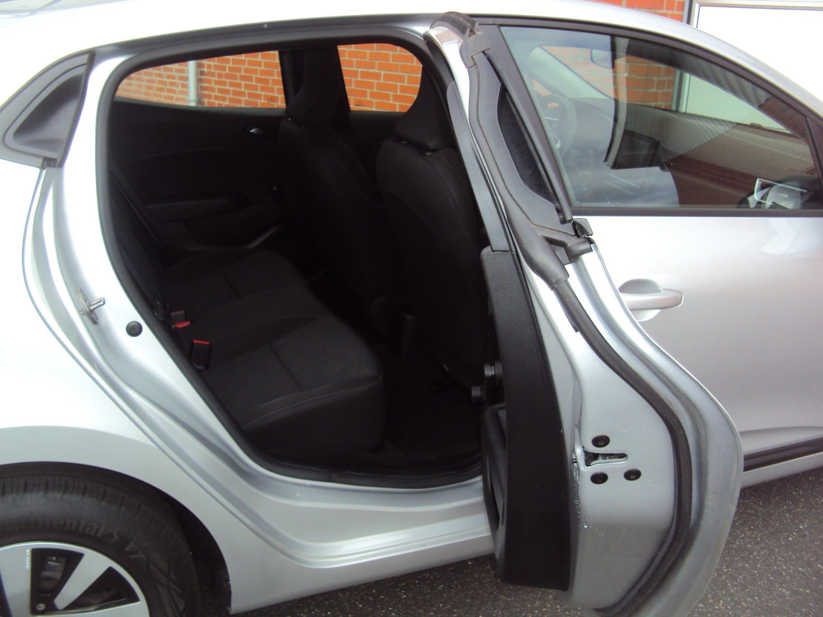 Sølv Renault Clio V fra 2023
