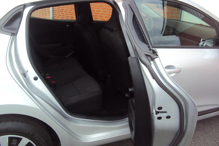 Sølv Renault Clio V fra 2023