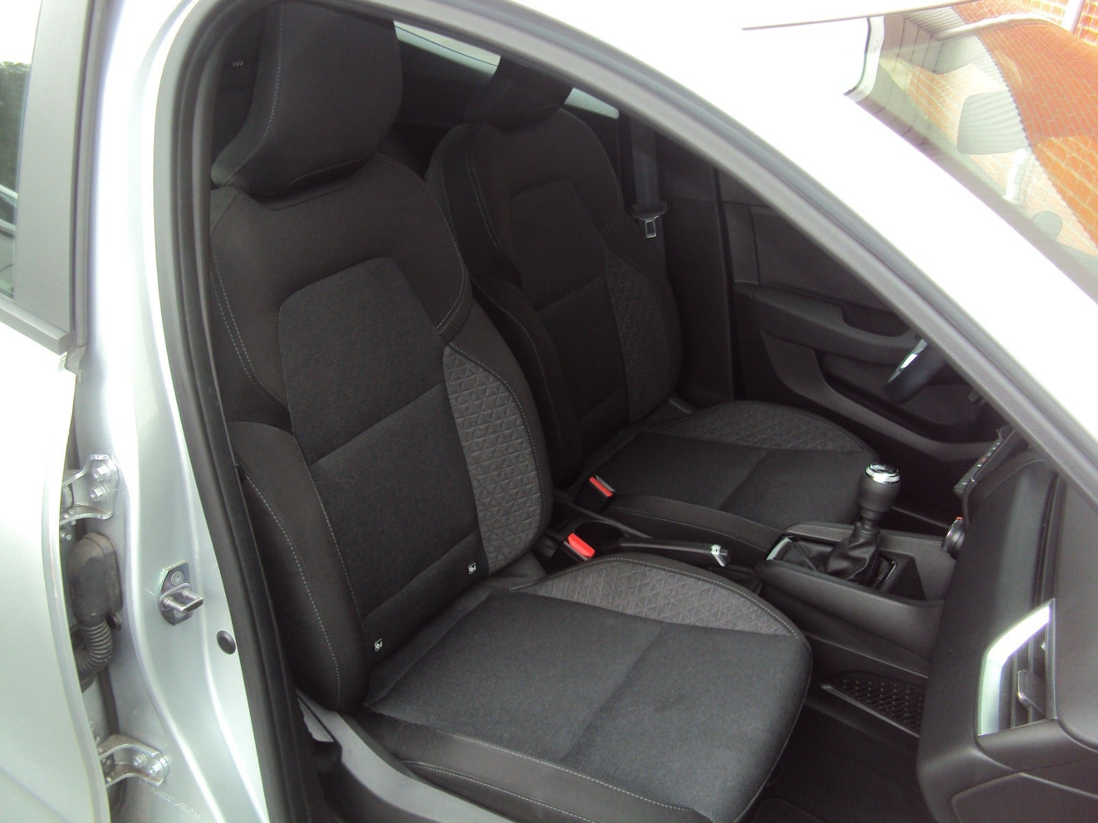 Sølv Renault Clio V fra 2023