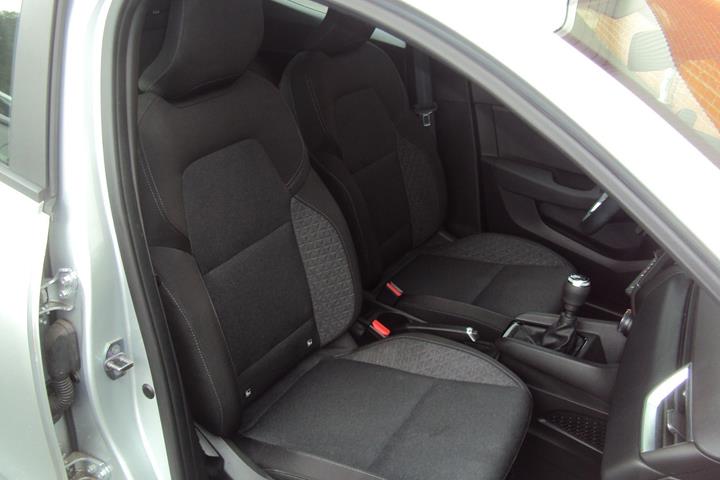 Sølv Renault Clio V fra 2023
