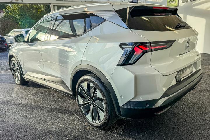 Hvid Renault Scénic fra 2026
