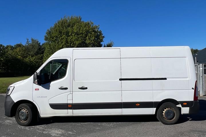 Hvid Renault Master fra 2020