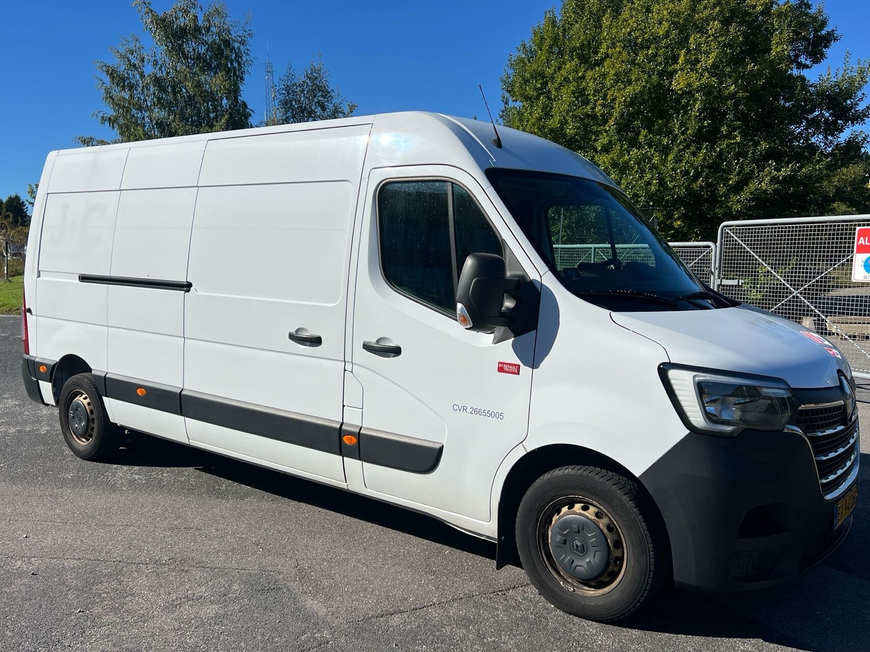 Hvid Renault Master fra 2020