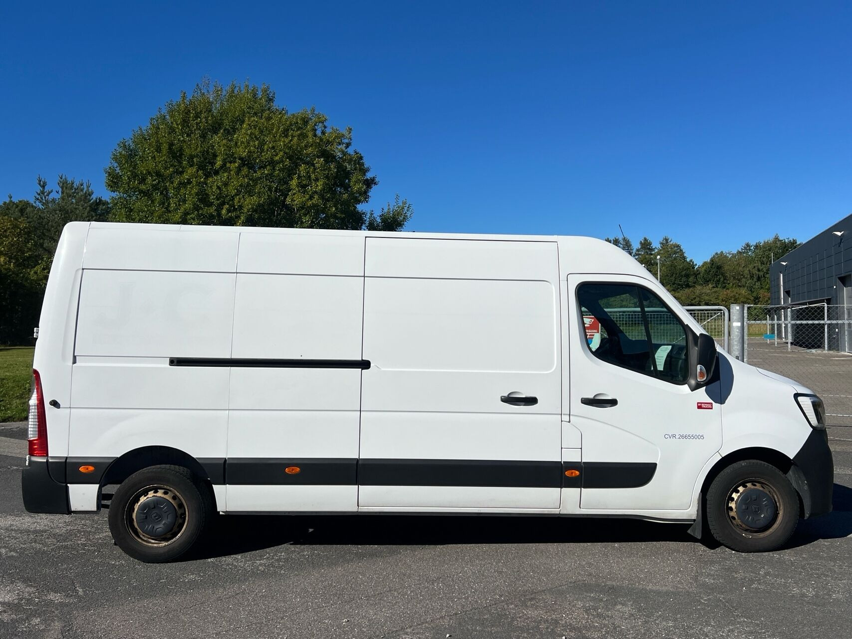 Hvid Renault Master fra 2020