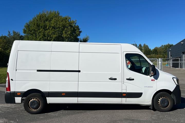 Hvid Renault Master fra 2020