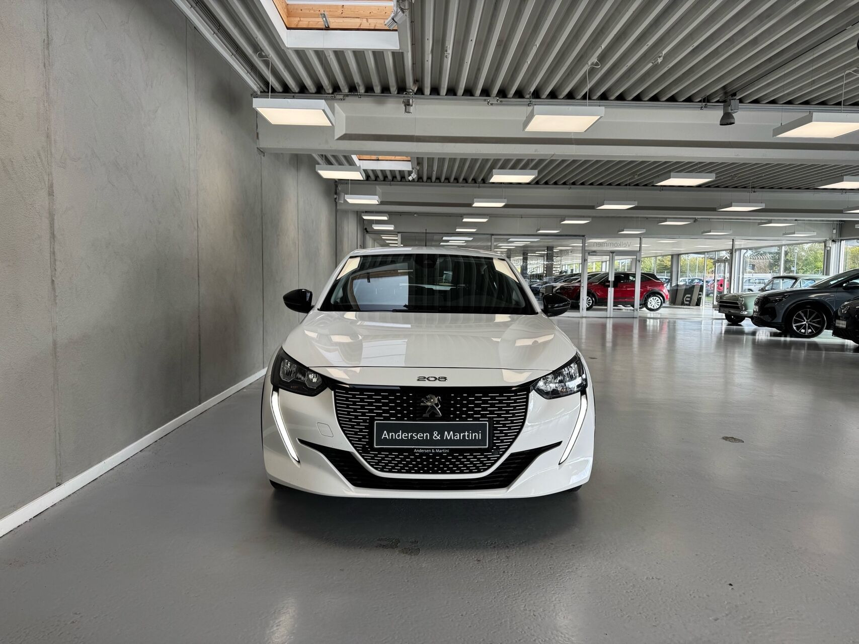 Hvid Peugeot e-208 fra 2023