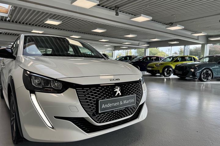 Hvid Peugeot e-208 fra 2023