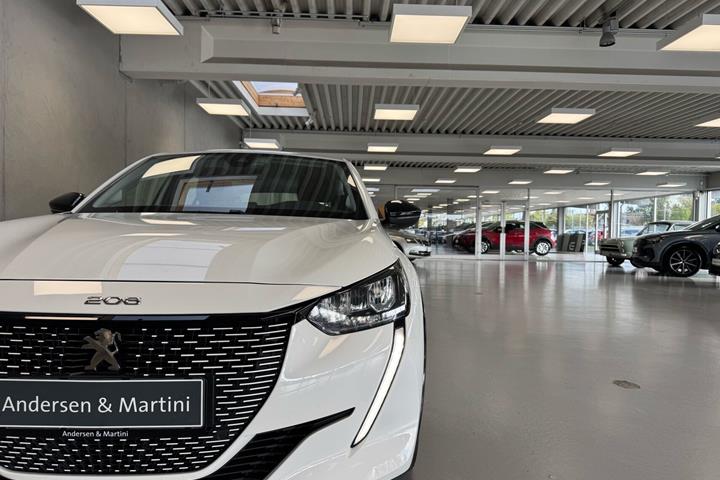 Hvid Peugeot e-208 fra 2023