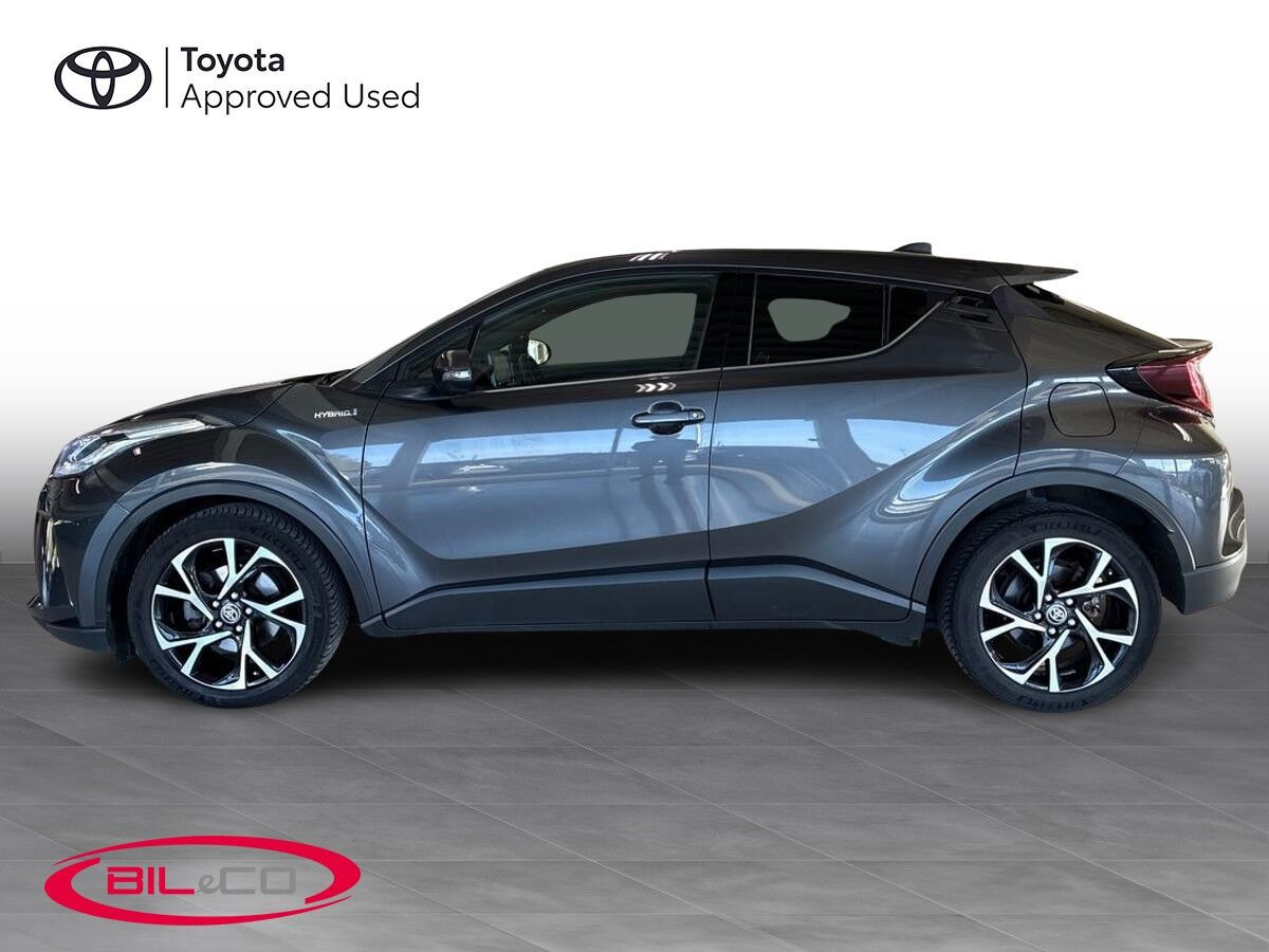 Grå Toyota C-HR fra 2021