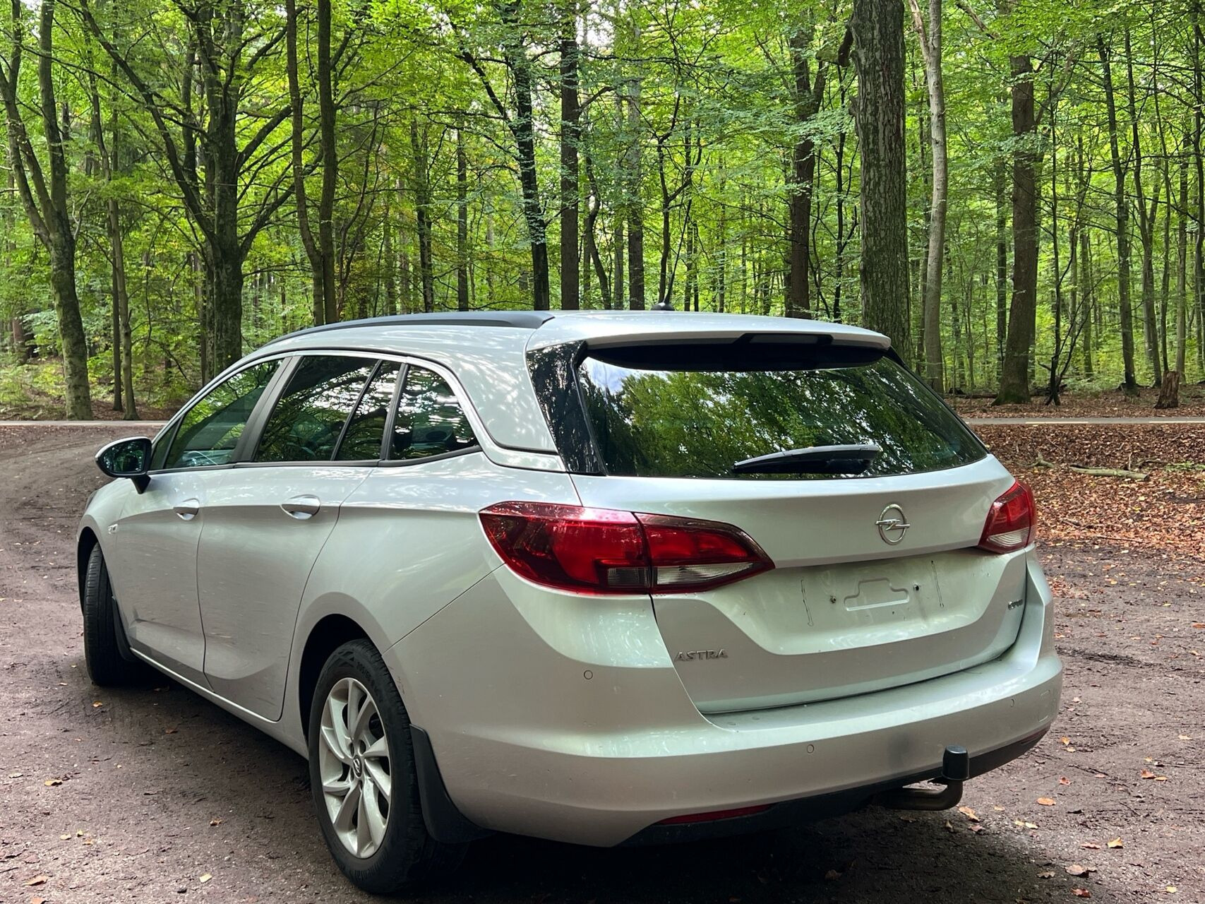 Sølv Opel Astra fra 2019