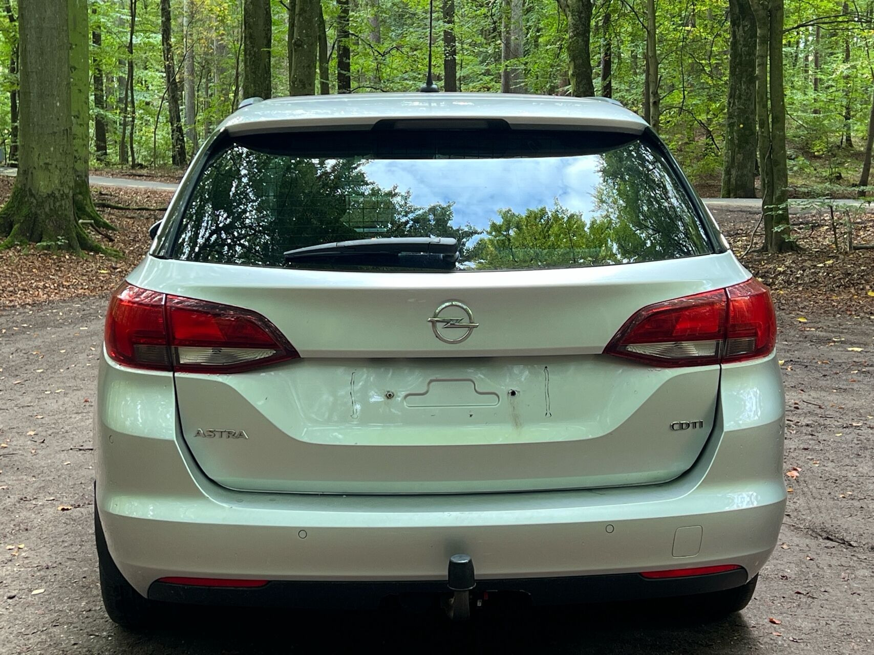 Sølv Opel Astra fra 2019