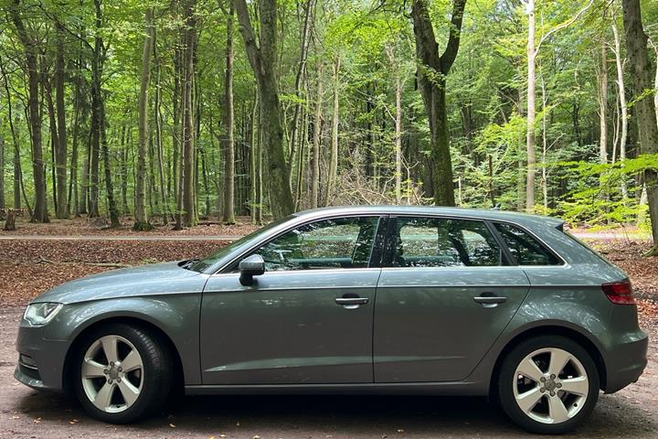Grå Audi A3 fra 2013