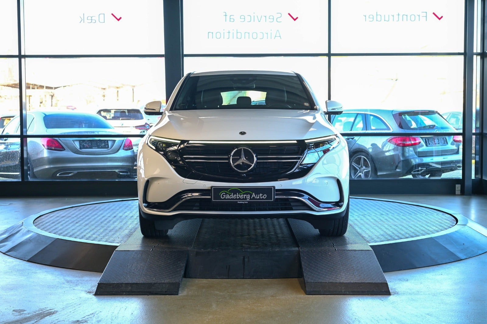 Hvid Mercedes EQC400 fra 2021
