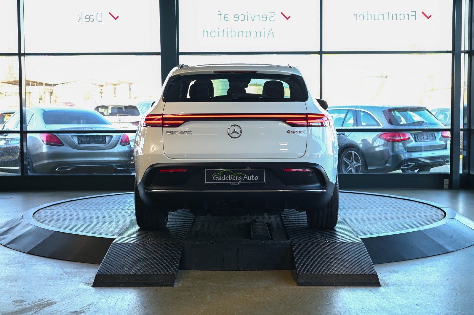 Hvid Mercedes EQC400 fra 2021