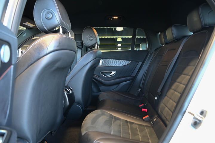 Hvid Mercedes EQC400 fra 2021