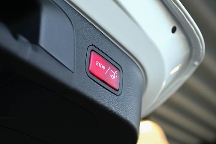 Hvid Mercedes EQC400 fra 2021