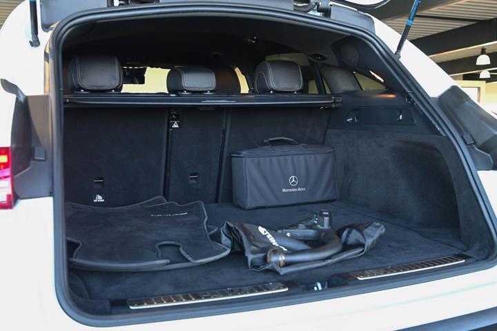 Hvid Mercedes EQC400 fra 2021