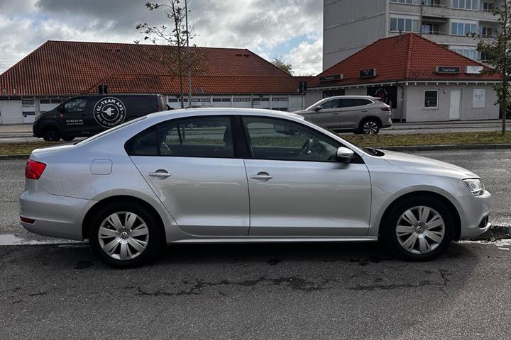 Sølv VW Jetta fra 2011
