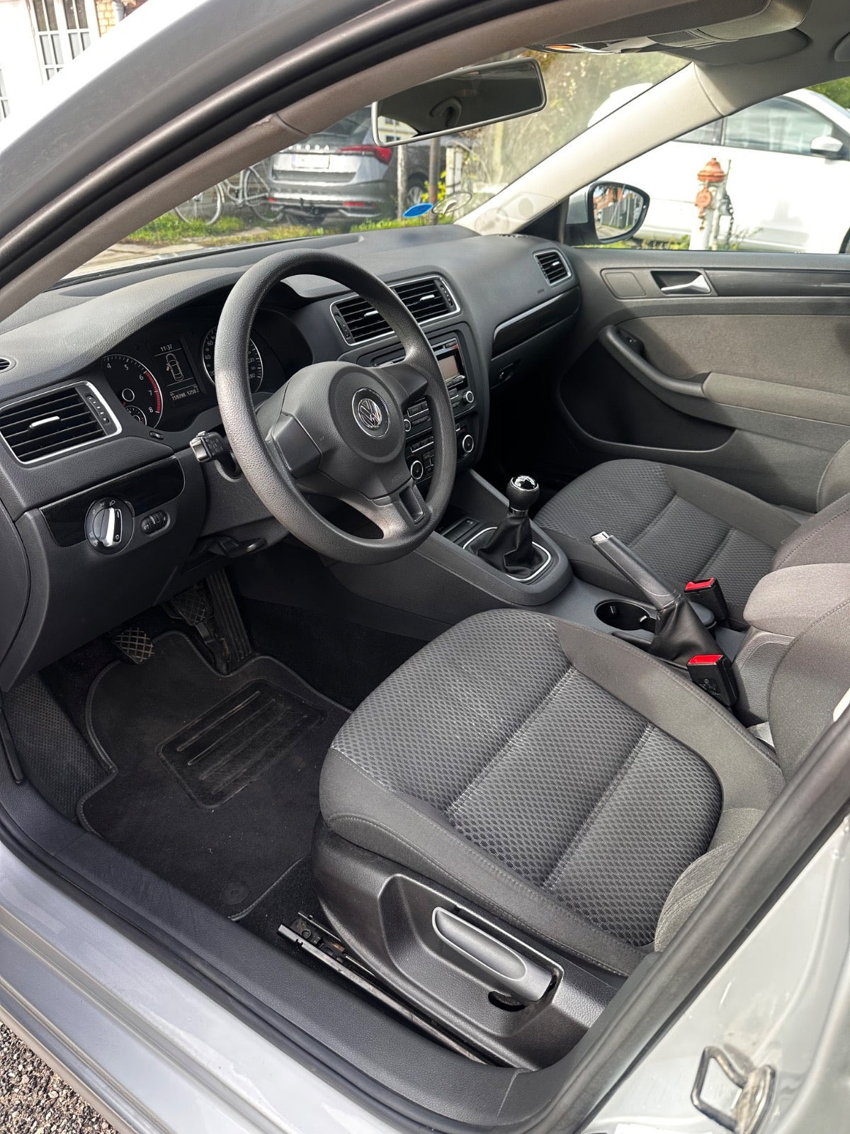 Sølv VW Jetta fra 2011