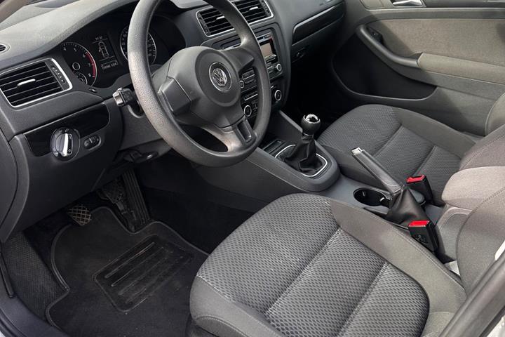 Sølv VW Jetta fra 2011