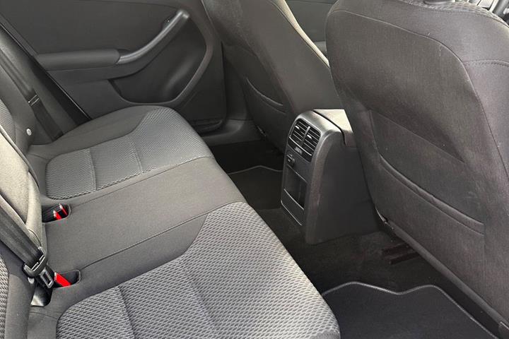 Sølv VW Jetta fra 2011