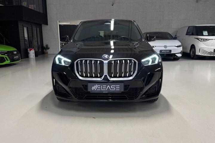 Sort BMW iX1 fra 2023