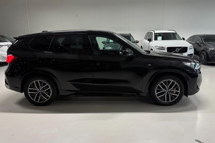 Sort BMW iX1 fra 2023