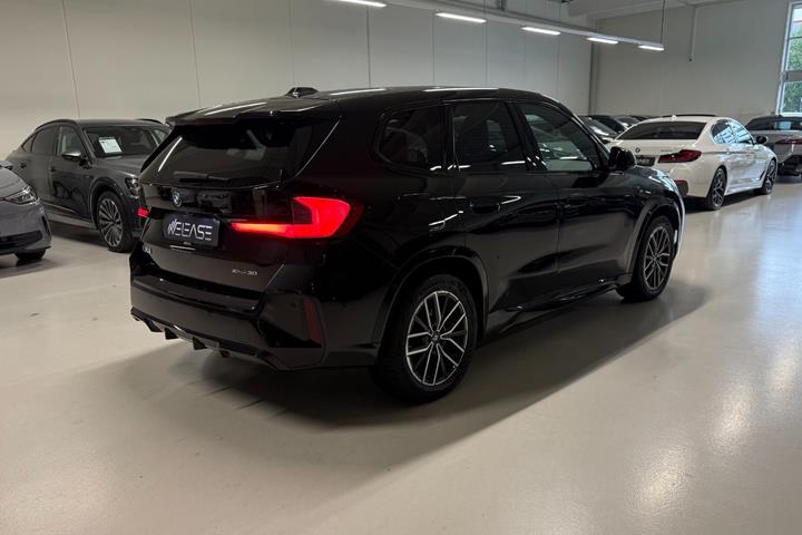 Sort BMW iX1 fra 2023