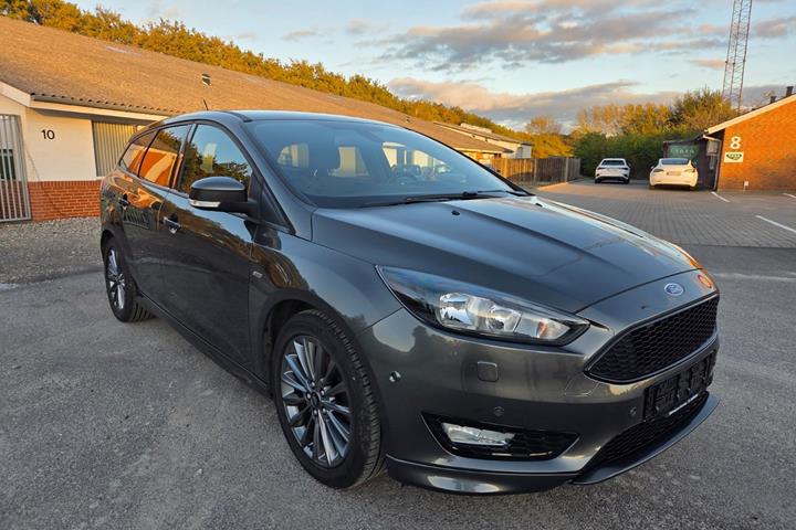 Grå Ford Focus fra 2017