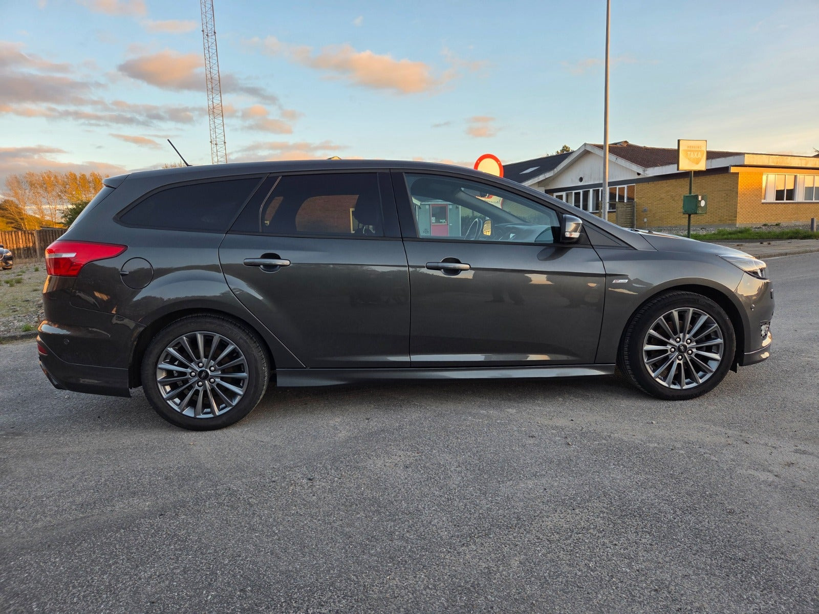 Grå Ford Focus fra 2017