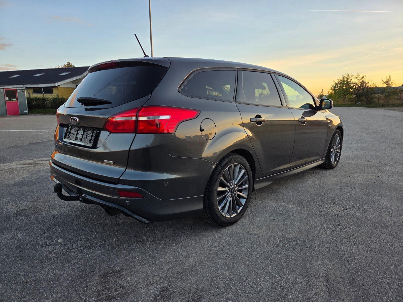Grå Ford Focus fra 2017