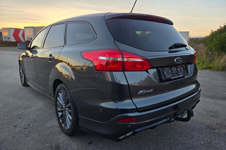 Grå Ford Focus fra 2017