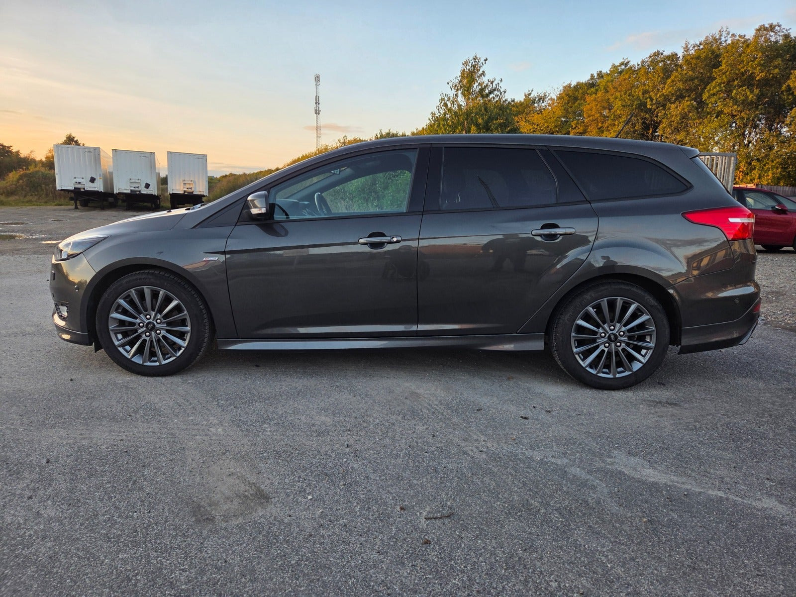 Grå Ford Focus fra 2017