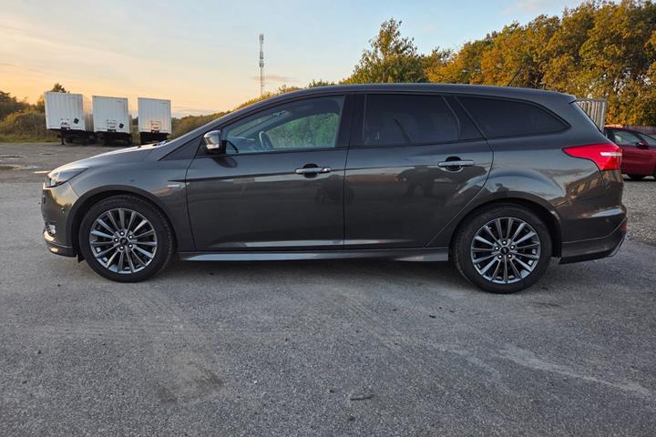 Grå Ford Focus fra 2017